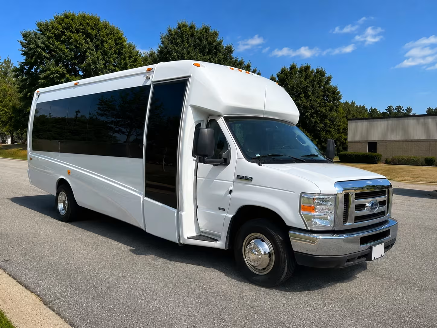 beaumont 15 passenger minibus rental
